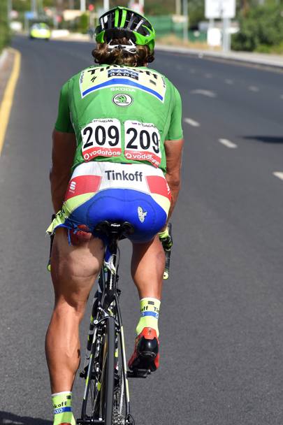 Sagan con i segni della caduta in cui  rimasta coinvolta un moto a 8,5 km dall&#39;arrivo. Bettini